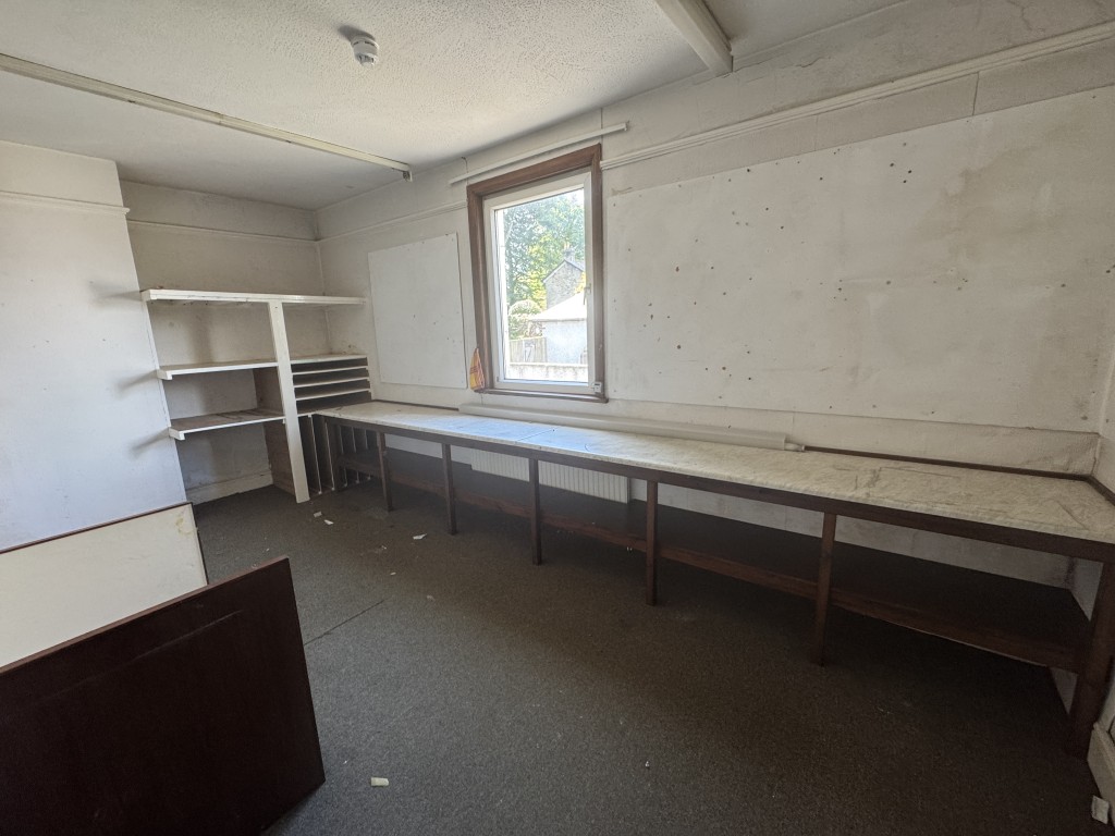 Lot: 80 - VERSATILE PROPERTY WITH POTENTIAL CLOSE TO TOWN CENTRE - First floor room one